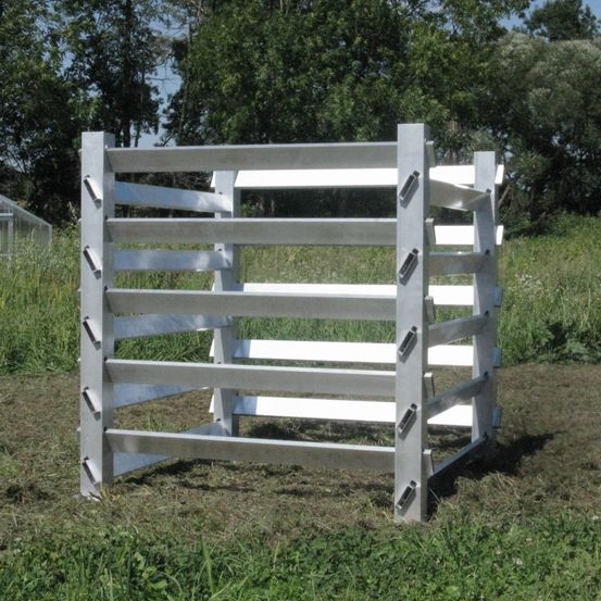 Bild enthält, Backyard, Nature, Outdoors, Yard, Grass, Countryside, Field, Pasture, Vegetation, Fence