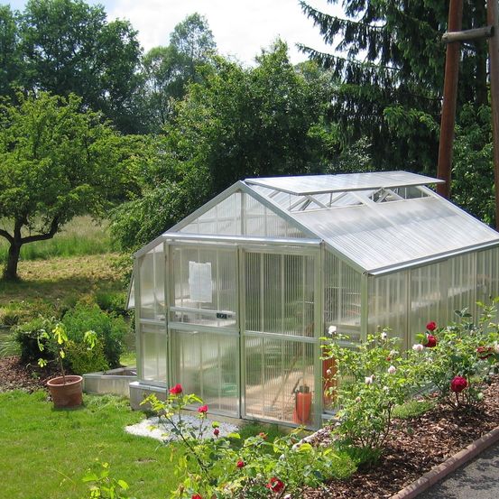 Bild enthält, Garden, Nature, Outdoors, Gardening, Plant, Greenhouse, Vegetation, Tree, Grass, Park