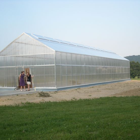 Bild enthält, Garden, Nature, Outdoors, Gardening, Architecture, Building, Greenhouse, Person, Grass, Plant