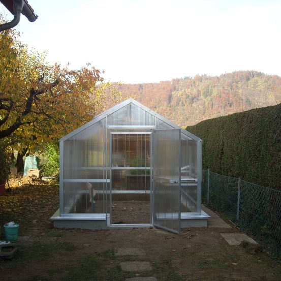 Bild enthält, Garden, Nature, Outdoors, Gardening, Greenhouse, Backyard, Yard, Architecture, Building, Walkway