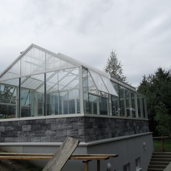 Bild enthält, Garden, Nature, Outdoors, Gardening, Architecture, Building, Housing, Staircase, Tree, Greenhouse