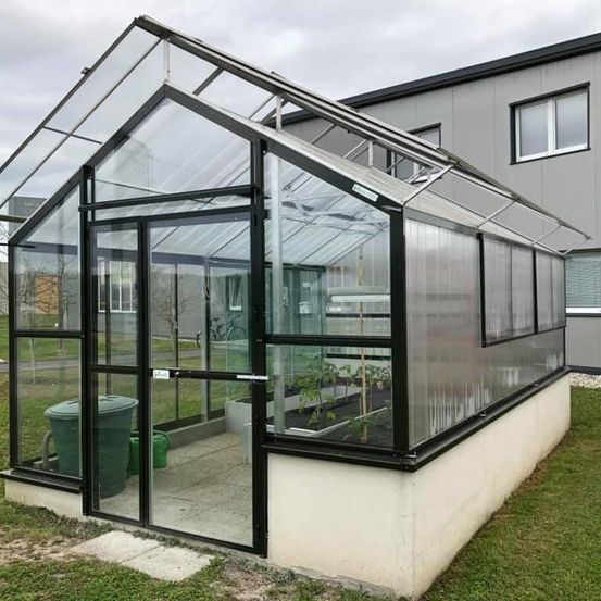 Bild enthält, Garden, Nature, Outdoors, Gardening, Greenhouse, Indoors, Interior Design, Architecture, Building