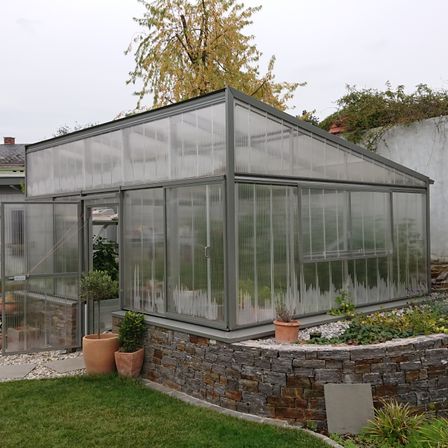 Bild enthält, Garden, Nature, Outdoors, Gardening, Backyard, Greenhouse, Plant, Interior Design, Walkway, Potted Plant