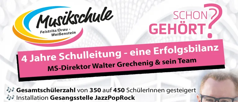 Werbeplakat für eine Musikschule in Österreich, das einen lächelnden Mann, Walter Grechenig, den Direktor, zeigt. Das Plakat hebt den Erfolg der Schule mit 4 Jahren Führung, einer wachsenden Schülerzahl und verschiedenen Musikprogrammen hervor.