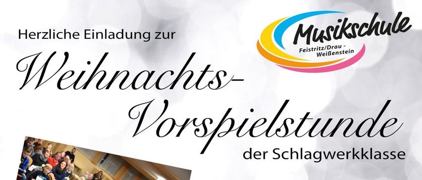 Plakat für die Aufführung der Schlagerwerkklasse am 23. Dezember 2025 um 18 Uhr in Karnten. Es zeigt junge Musiker in Anzügen, die Schlagzeug spielen und Musikinstrumente halten. Das Poster enthält mehrere Bilder der Schüler in verschiedenen Umgebungen.