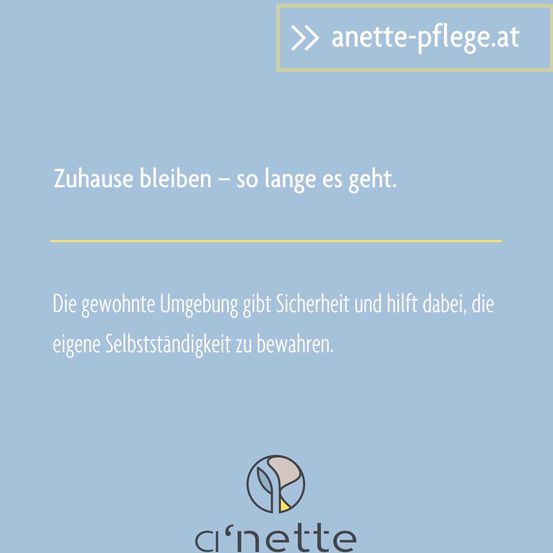 Ein blauer Hintergrund mit einem gelben Rand und weißer Text. Es steht 'Zuhause bleiben - so lange es geht.' Darunter heißt es 'Die gewohnte Umgebung gibt Sicherheit und hilft dabei, die eigene Selbstständigkeit zu bewahren.' Unten befindet sich ein Logo.