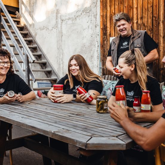 Bild enthält, Person, Adult, Male, Man, Fun, Party, Face, Happy, Head, Laughing