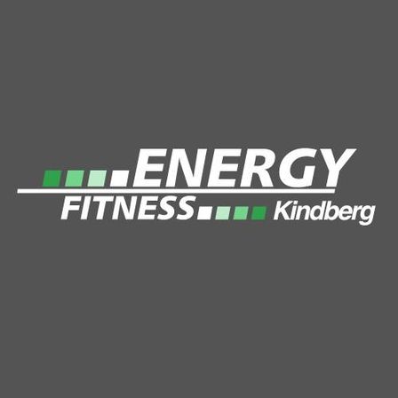 Energy Fitness Kindberg Logo auf grauem Hintergrund mit weißen und grünen Streifen.