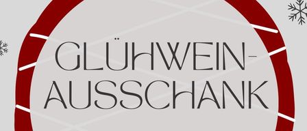 Plakat für eine Dezember-Veranstaltung mit einer Weihnachtsbaumdekoration, die 'Glühwein Ausschank Kuhno Vino' zeigt und von Schneeflocken umgeben ist.