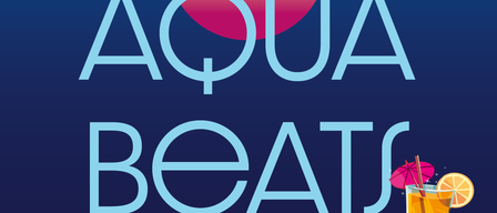 Plakat für Aqua Beats Veranstaltung am 14. August 2026 mit Sonnenuntergang, einem Getränk mit Zitronenscheibe und einem DJ. Die Veranstaltung beinhaltet Cocktails und Schwimmen bis Mitternacht im Weinlandbad Mistelbach.