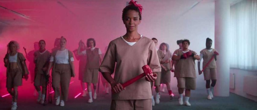 Bild enthält, Dancing, Person, Adult, Female, Woman, Fashion, Dress, Hammer, Face, People