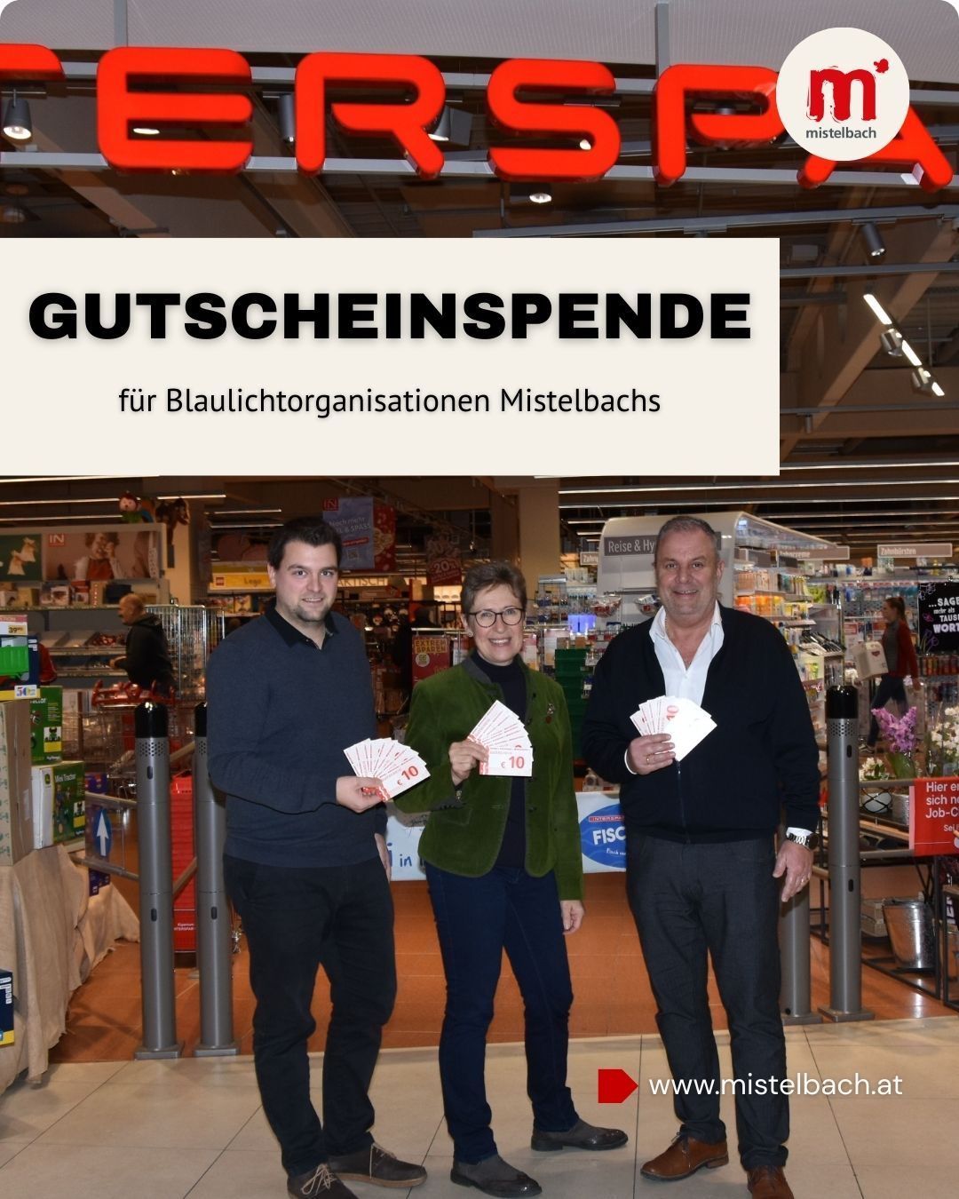 Three individuals stand in a supermarket, holding vouchers. A banner overhead reads 'Gutscheinspende'. A sign to the left reads 'Mistelbach'.