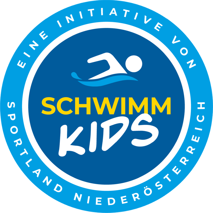 Rundes Logo für Schwimm Kids Initiative mit einem Schwimmer und blauen Wellen, umgeben vom Text "Eine Initiative von Sportland Niederösterreich."