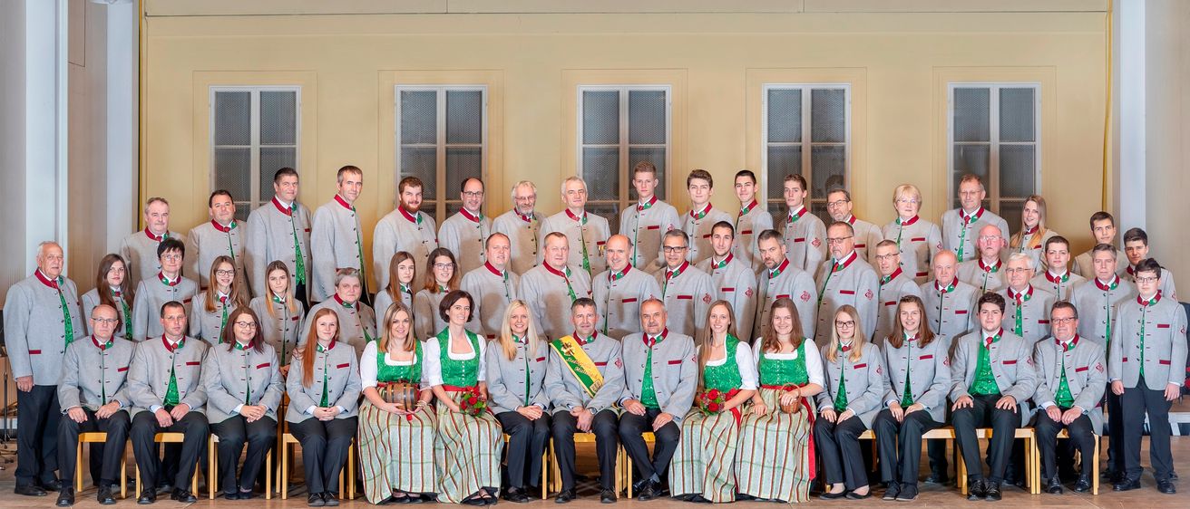 Bild enthält, Groupshot, Person, People, Clothing, Coat