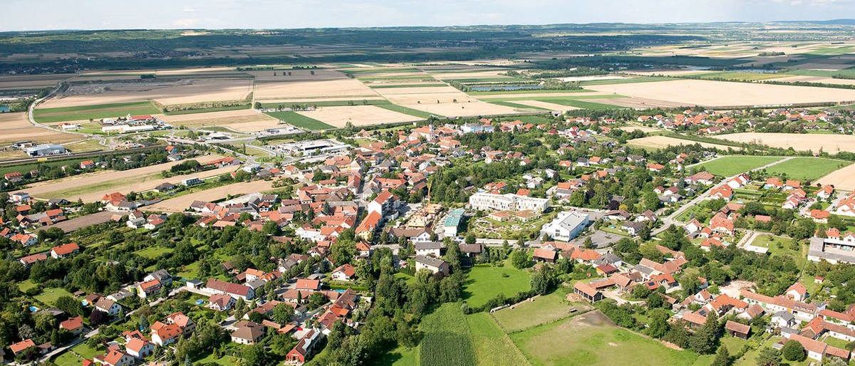 Bild enthält, Outdoors, Nature, Countryside, Rural, Cityscape, Urban, Aerial View, Horizon, Farm, Suburb