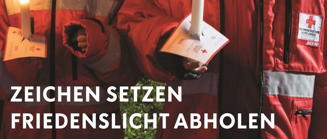 Bild enthält, Logo, First Aid, Red Cross, Symbol, Lifejacket, People, Person, Coat, Boy, Child