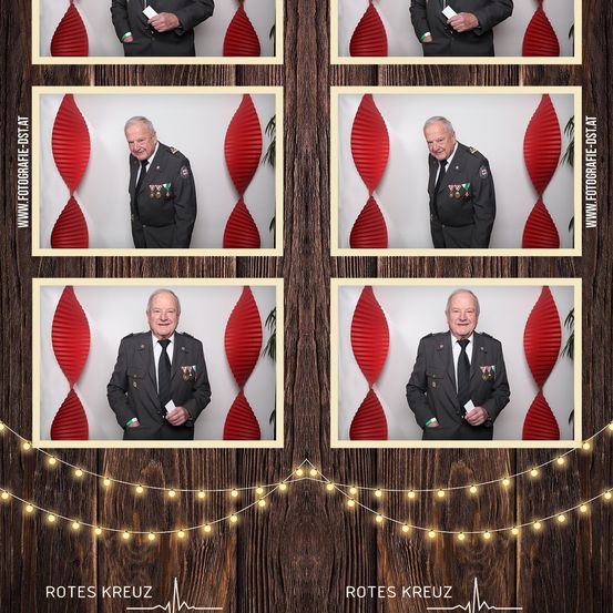 Vier Fotos eines älteren Mannes in Uniform mit Medaillen vor weißem Hintergrund mit roten Spiralen. Der Text 'Rotes Kreuz' und die Website 'www.fotografe-ds.at' befinden sich unten.