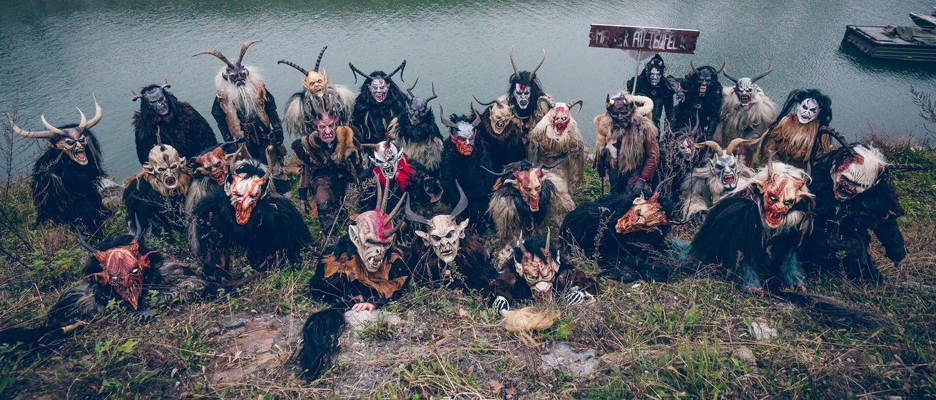 Bild enthält, Person, People, Face, Head, Animal, Cattle, Cow, Livestock, Mammal, Hunting