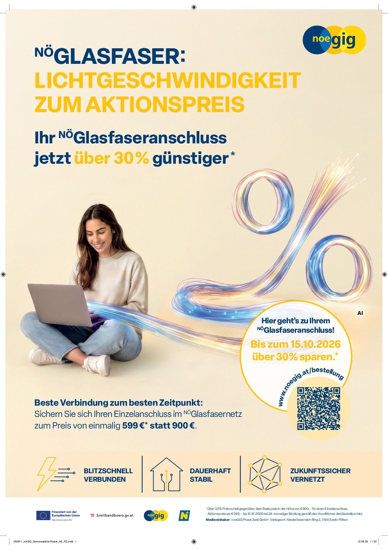 Eine Frau sitzt auf dem Boden und benutzt einen Laptop mit einem Werbebanner für ein Glasfasernetzwerk im Hintergrund. Die Werbung bietet eine Glasfaserverbindung zu einem vergünstigten Preis von 599 Euro statt 900 Euro an. Das Angebot gilt bis zum 15. Oktober 2026.