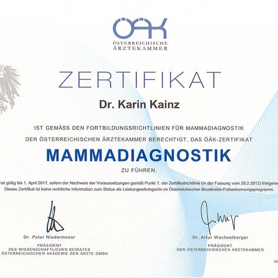 Zertifizierung für Brustdiagnostik der Österreichischen Ärztekammer, gültig bis 1. April 2017. Das Zertifikat berechtigt den Inhaber zur Durchführung von Brustdiagnostik. Es ist keine Zertifizierung für Dienstleister im Österreichischen Brustkrebs-Früherkennungsprogramm. Unterzeichnet vom Präsidenten der Österreichischen Ärztekammer und dem Präsidenten der Akademie der Wissenschaften.