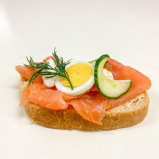 Bild enthält, Food, Food Presentation, Brunch, Avocado Toast, Bread, Seafood