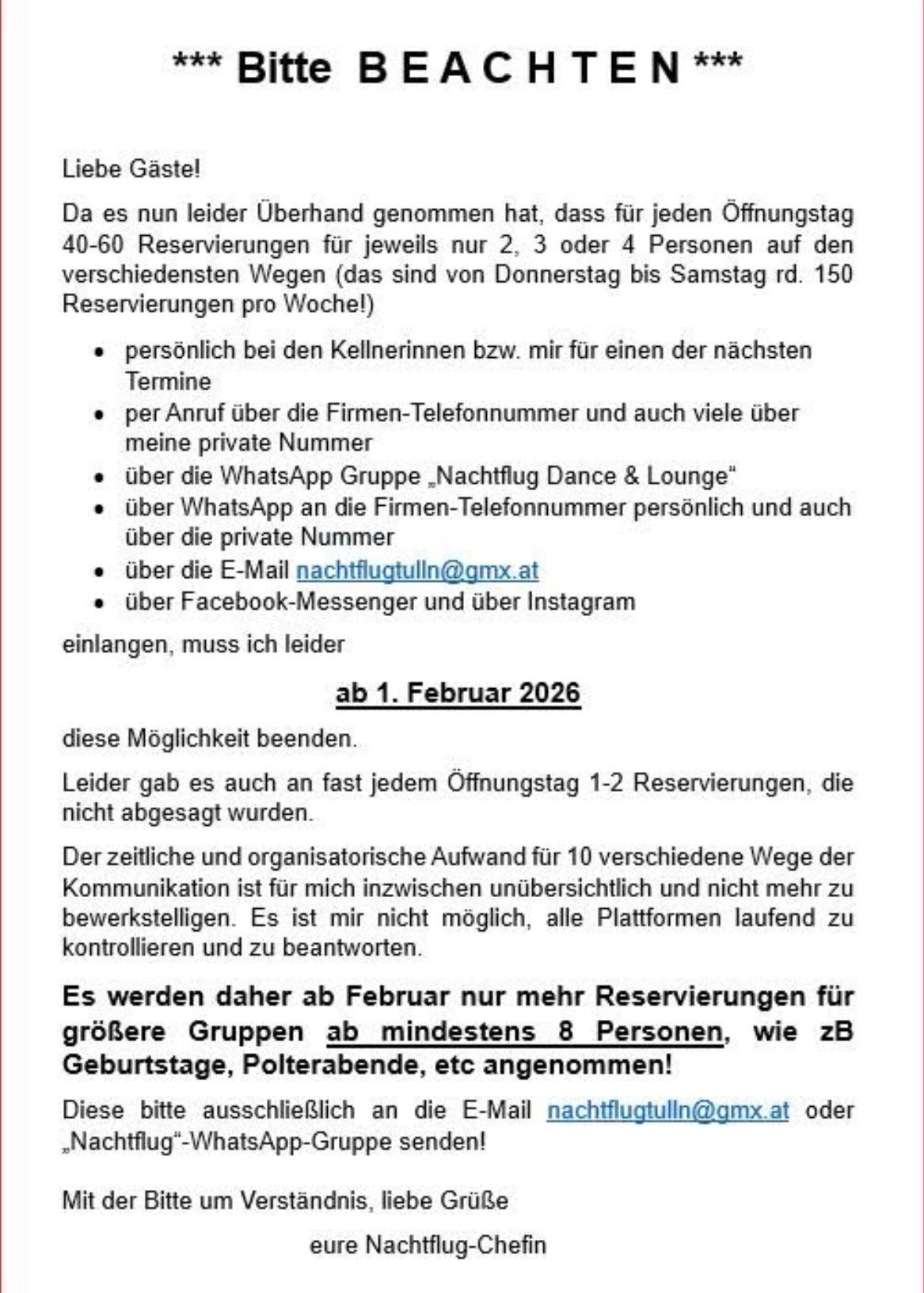 Das Bild enthält einen Hinweis zu Änderungen bei Reservierungen für Öffnungstage. Es heißt, dass aufgrund hoher Reservierungszahlen ab dem 1. Februar 2026 nur Buchungen für Gruppen von mindestens 8 Personen akzeptiert werden. Kontaktmöglichkeiten umfassen die Firmentelefonnummer, persönliche Telefonnummer, WhatsApp-Gruppe, E-Mail, Facebook-Messenger und Instagram.