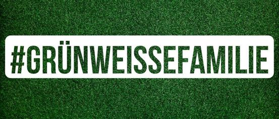 Ein grünes Grasfeld mit weißem Text, der 'RUNWEISSEFAMIL' liest. Der Text ist fett und scheint Teil eines Logos zu sein. Der Hintergrund ist eine einheitliche grüne Farbe.