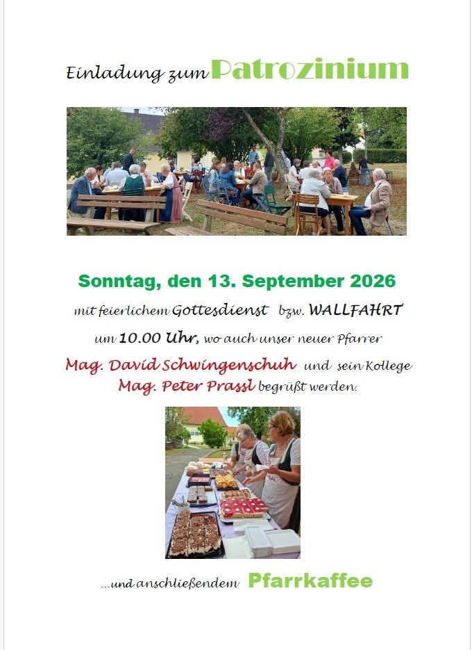 Eine Outdoor-Veranstaltung mit Menschen, die um Tische unter Bäumen sitzen, mit einem Banner darüber, das einen Gottesdienst und eine Kaffee-Veranstaltung am 13. September 2026 ankündigt.