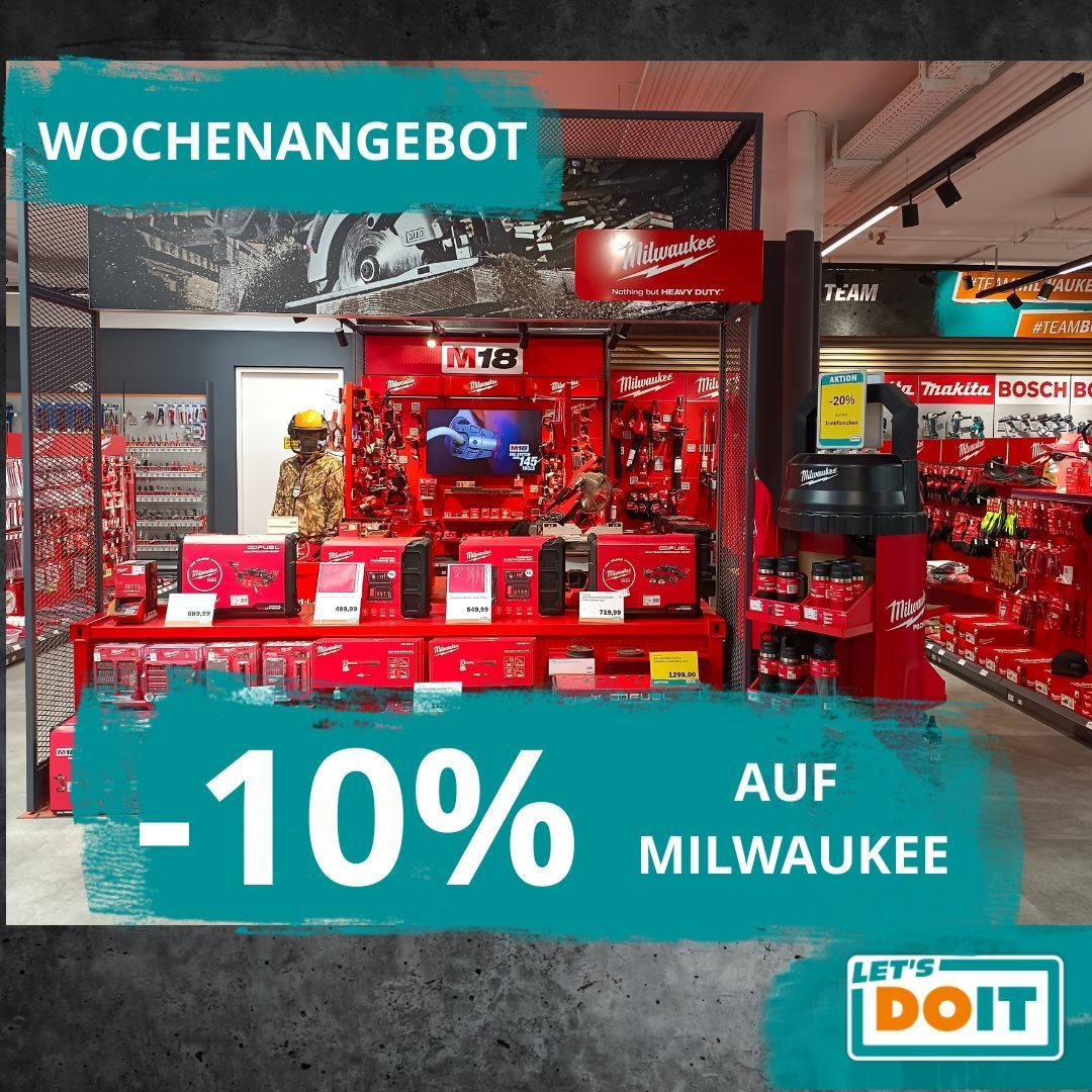 Werbeanzeige für einen Laden, der Milwaukee-Werkzeuge verkauft. Ein Rabatt von 10% wird angezeigt. Der Laden hat eine Ausstellung verschiedener Werkzeuge. Eine Person in einer Schutzkleidung steht vor einem Monitor.