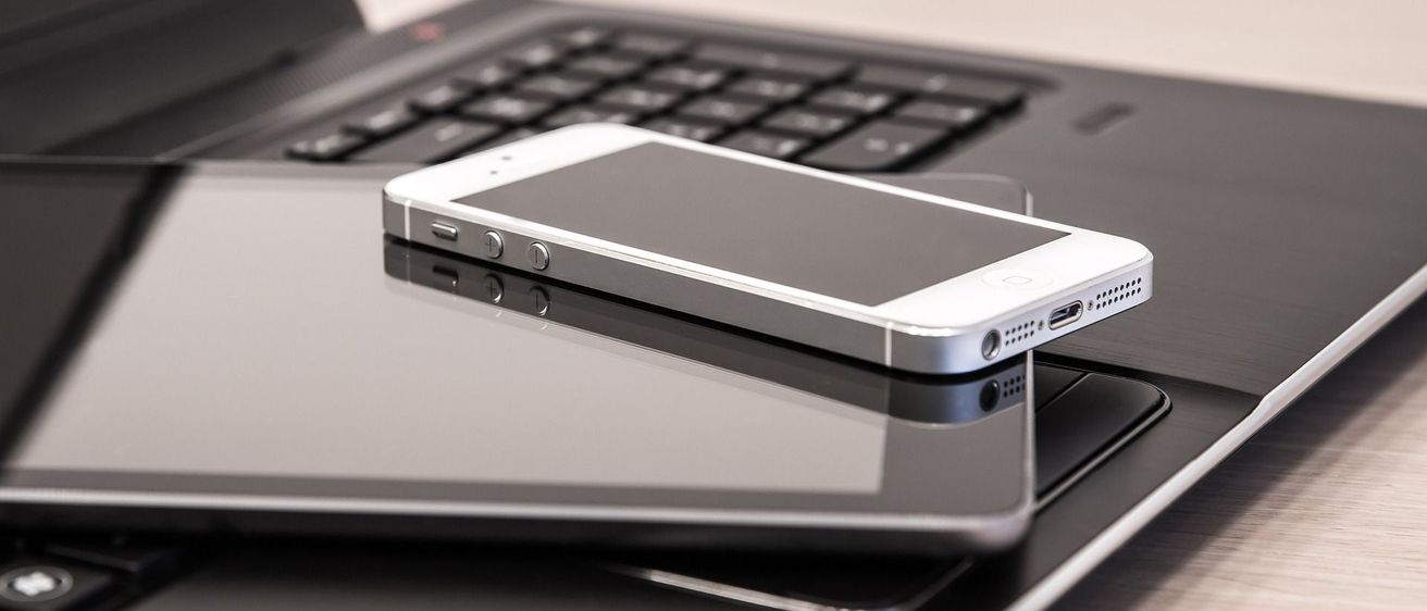 Bild enthält, Electronics, Mobile Phone, Phone, Computer, Laptop, Pc, Iphone, Computer Hardware, Computer Keyboard, Hardware