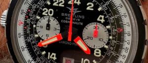 Bild enthält, Wristwatch, Arm, Body Part, Person