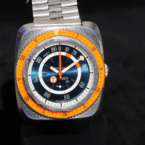 Bild enthält, Wristwatch, Arm, Body Part, Person