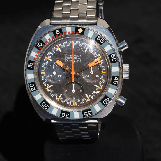 Bild enthält, Wristwatch, Arm, Body Part, Person