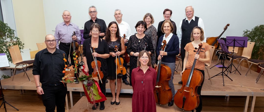 Bild enthält, Adult, Female, Person, Woman, Cello, Musical Instrument, Male, Man, Violin, Group Performance