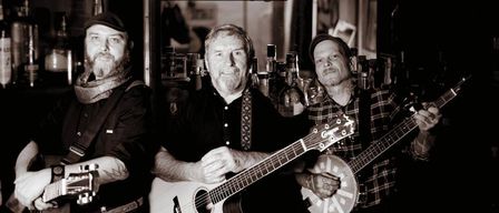 Bild enthält, Guitar, Musical Instrument, Adult, Male, Man, Person, Guitarist, Performer, Face, Group Performance