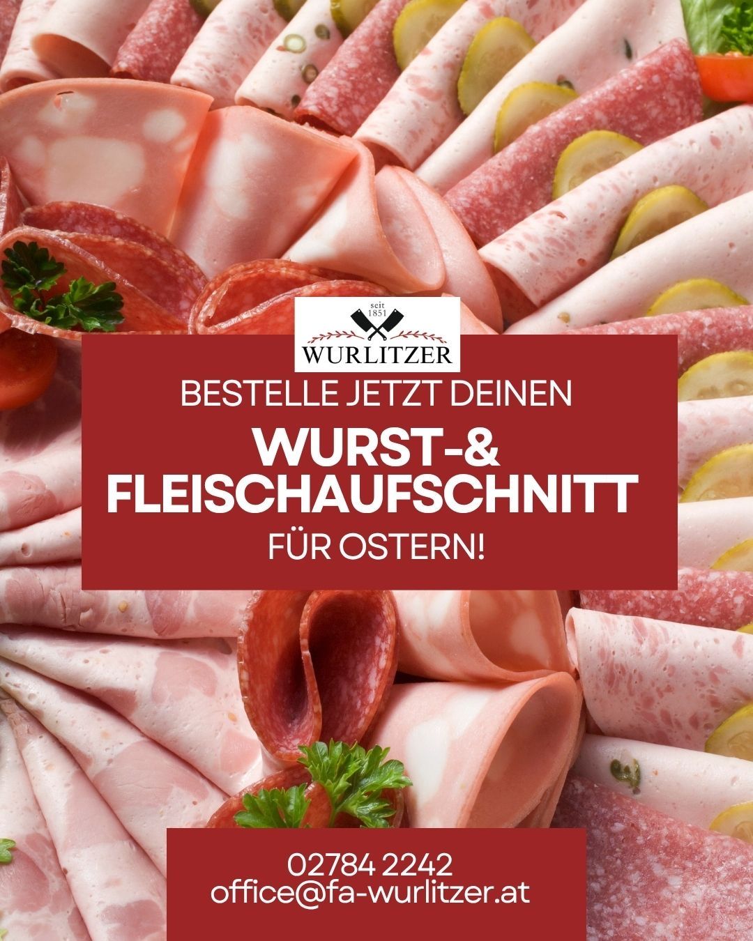 Ein Nahaufnahme von verschiedenen Fleischsorten, einschließlich Salami, Schinken und geschnittenen Wurstwaren, auf einem roten Hintergrund mit dem Text "Wurst- & Fleischaufschnitt Fur Ostern!" und der Markenbezeichnung "Wurlitzer".