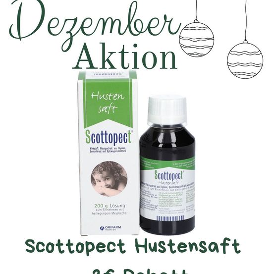 Eine Flasche Scottopectus Hustensaft mit ihrer Verpackung und einem Werbebild für einen Dezember-Angebot. Die Flasche ist schwarz mit einem weißen Deckel.
