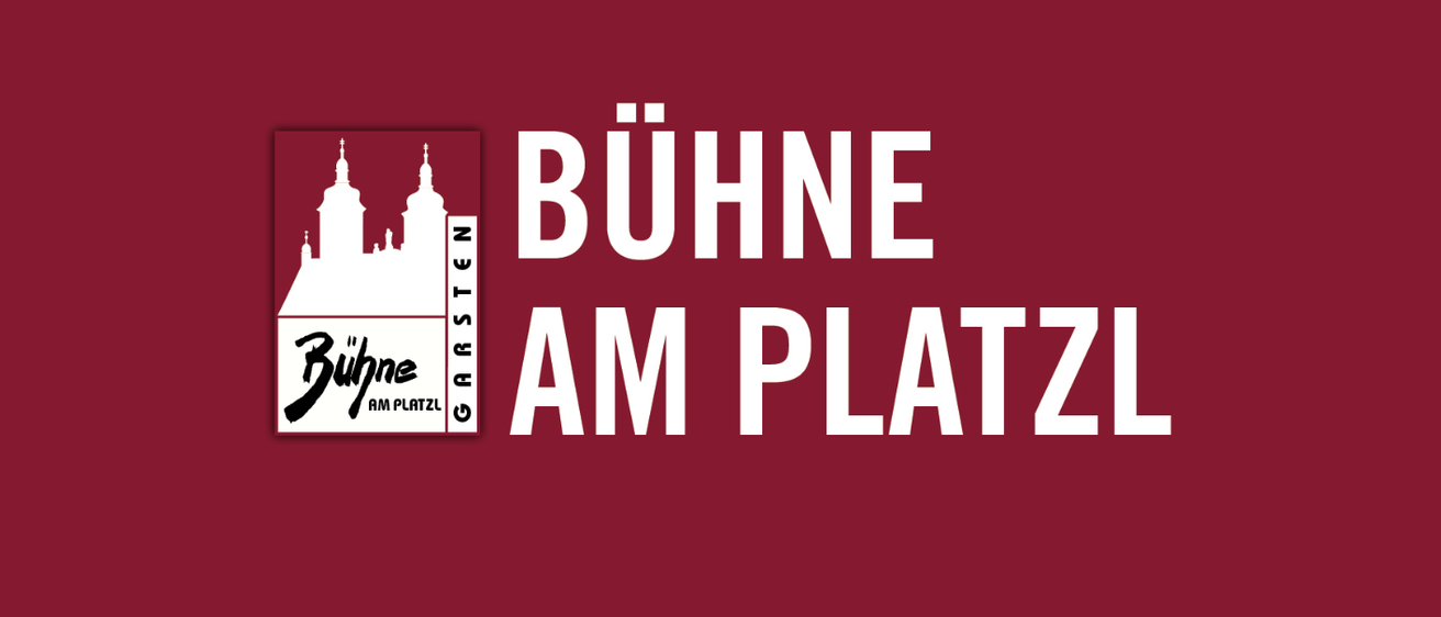 Das rote Poster mit weißem Text lautet 'Bühne am Platz' mit einem Logo, das eine kirchenähnliche Struktur auf der linken Seite zeigt.