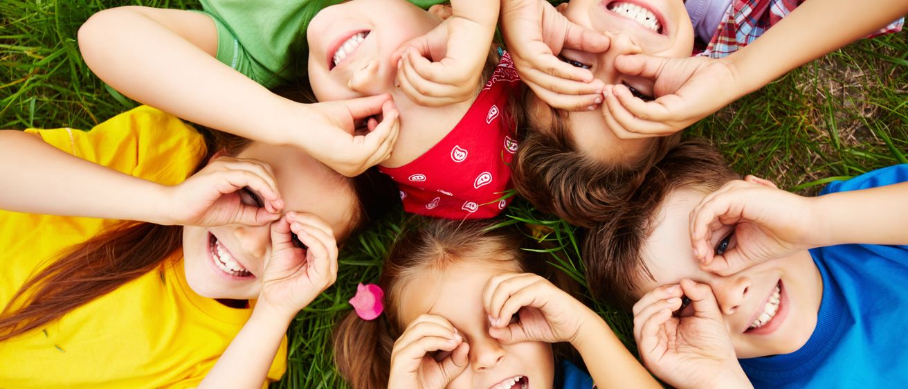 Bild enthält, Head, Person, Face, Happy, People, Laughing, Grass, Plant, Smile