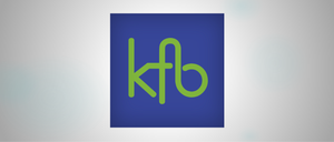 Das Bild zeigt ein Logo mit den Buchstaben 'kfb' in Grün auf blauem Hintergrund. Das Design ist schlicht, modern und verwendet eine serifenlose Schriftart.