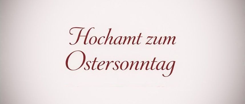 Das Bild zeigt braunen Text, der 'Hochamt zum Ostersonntag' auf weißem Hintergrund liest. Der Text ist elegant und ist wahrscheinlich Teil einer Einladung oder Ankündigung für einen Gottesdienst.