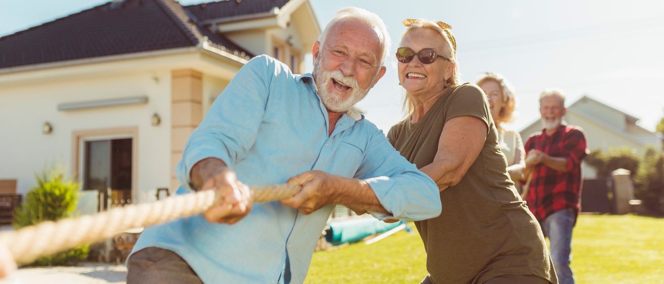 Bild enthält, Sunglasses, Adult, Female, Person, Woman, Male, Man, Head, Face, Happy