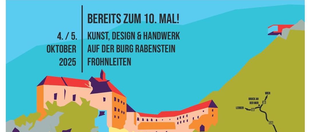 Ein illustriertes Plakat kündigt eine Kunst-, Design- und Handwerksveranstaltung auf der Burg Rabenstein am 4. und 5. Oktober 2025 an. Die Veranstaltung trägt den Titel 'BEREITS ZUM 10. MAL!' Es zeigt ein burgartiges Gebäude mit blauem Himmel und Hügeln im Hintergrund. Die Veranstaltungszeiten sind Samstag von 10:00 bis 19:00 Uhr und Sonntag von 10:00 bis 18:00 Uhr angegeben.