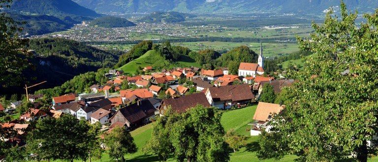 Bild enthält, Nature, Outdoors, Countryside, Rural, Village, Architecture, Building