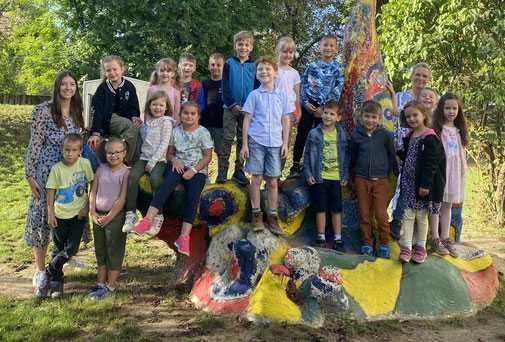 Bild enthält, People, Person, Pants, Grass, Park, Child, Female, Girl, Baby, Boy