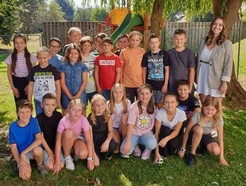 Bild enthält, People, Person, Team, T-Shirt, Coat, Boy, Child, Male, Female, Girl