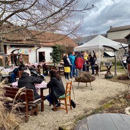 Bild enthält, Countryside, Nature, Outdoors, Rural, Village, Adult, Female, Person, Woman, Wheel