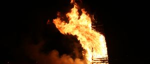 Bild enthält, Fire, Flame, Bonfire