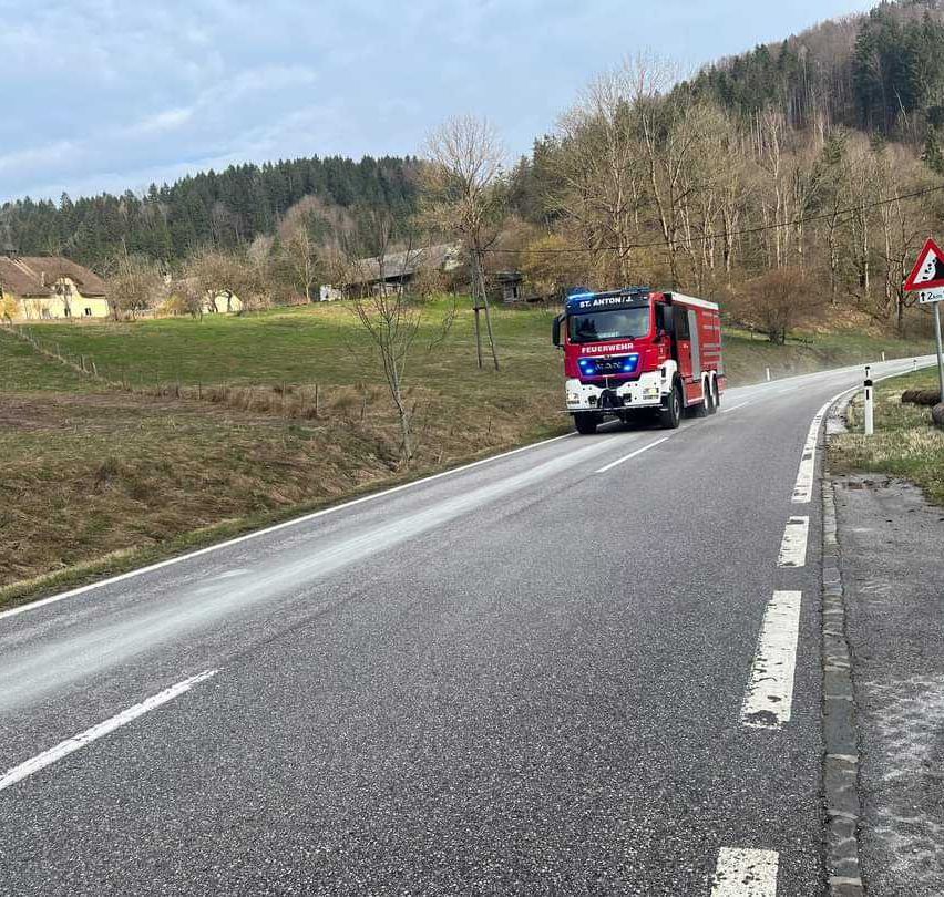 Bild enthält, Transportation, Truck, Vehicle, Machine, Wheel, Fire Truck, Road