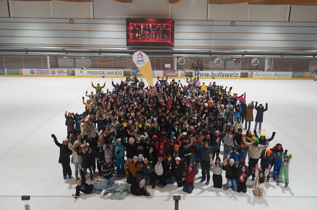 Bild enthält, People, Person, Clothing, Glove, Crowd